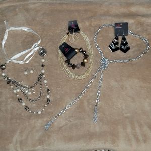 Set of 7 jewelry pieces, 3 sets